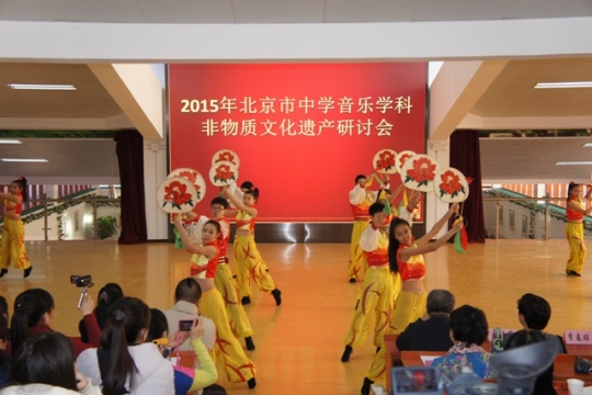 校太平鼓社团表演.JPG