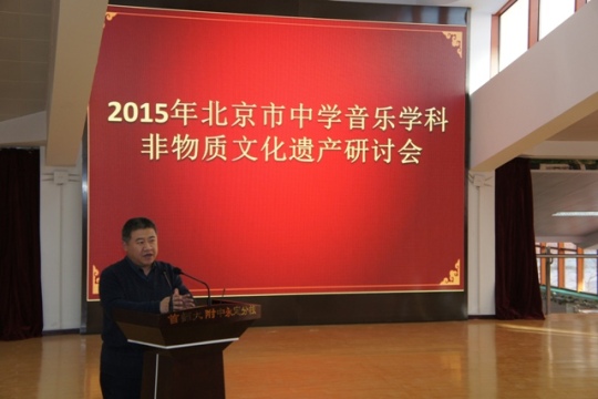 梁老师讲话.JPG
