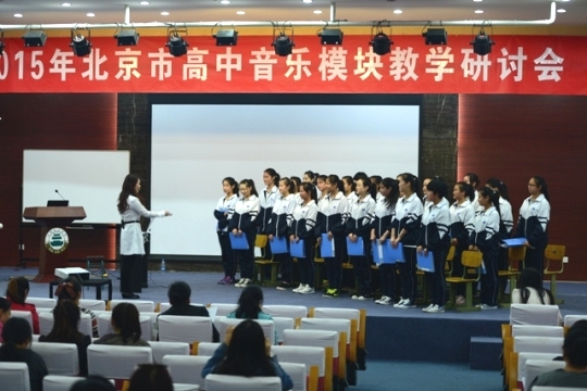 王珏老师进行教学.JPG