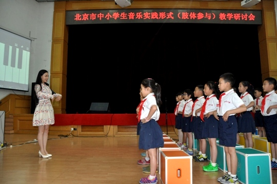 北京小学刘永霞老师现场执教二年级唱歌课《乃哟乃》片段一和片段二.JPG