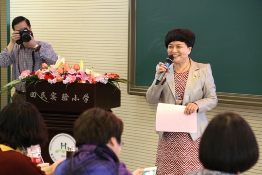 东城区回民实验小学校长刘燕君介绍学校教育教学概况