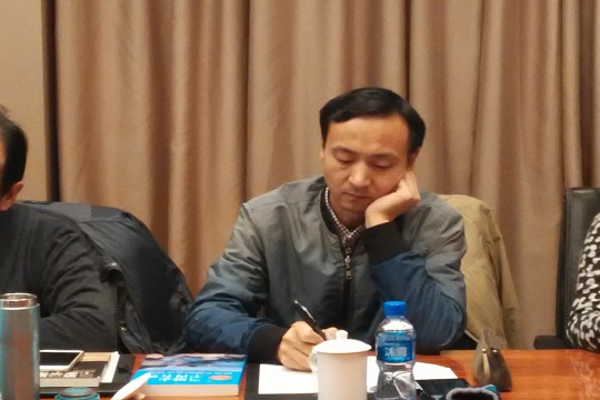 3-谢春风主任主持会议.jpg