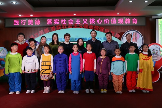 4会场专家与学生代表合影留念.JPG