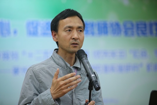 谢春风主任进行会议点评.JPG