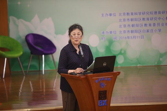 蓝维教授进行现场点评.JPG