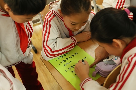 2六年级课堂同伴学习.JPG