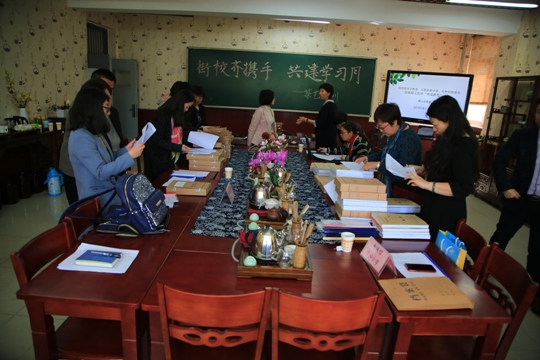 4查阅档案.JPG