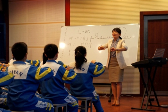 04石景山区实验中学杨晨老师在上课.JPG