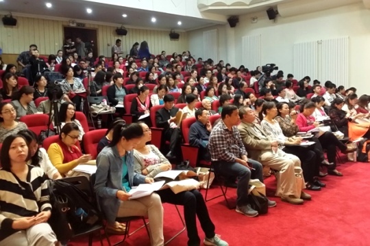 来自各区县的一百位中小学音乐教师参加了培训活动.jpg