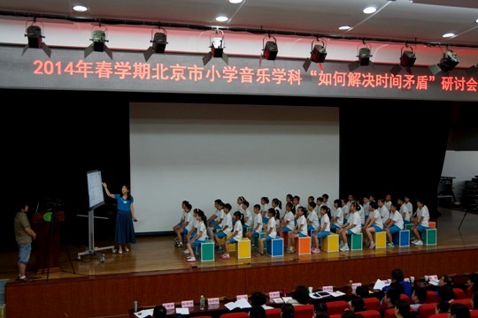 和平里第一小学李嘉老师执教三年级唱歌课《小小音乐家》.JPG