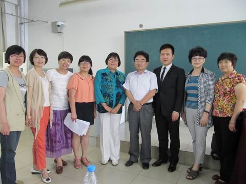 调整大小 沈玲娣老师，张连仲教授，张玲棣老师与老师们合影.JPG