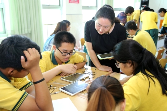 基教研中心数字学校举行移动终端支持下的多样化个性化
