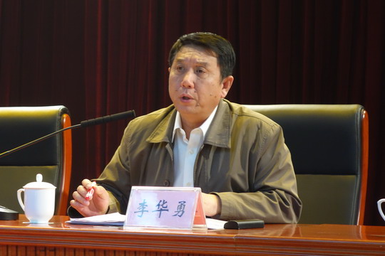 4.北京市教育委员会节能减排办公室主任李华勇布置2014年市教育系统节能减排工作.JPG