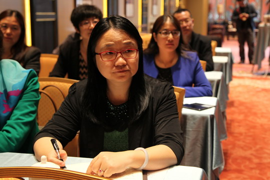 5 院党委副书记熊红出席签字仪式.jpg
