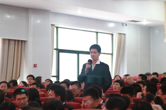 20131014学生现场互动IMG_2658.JPG