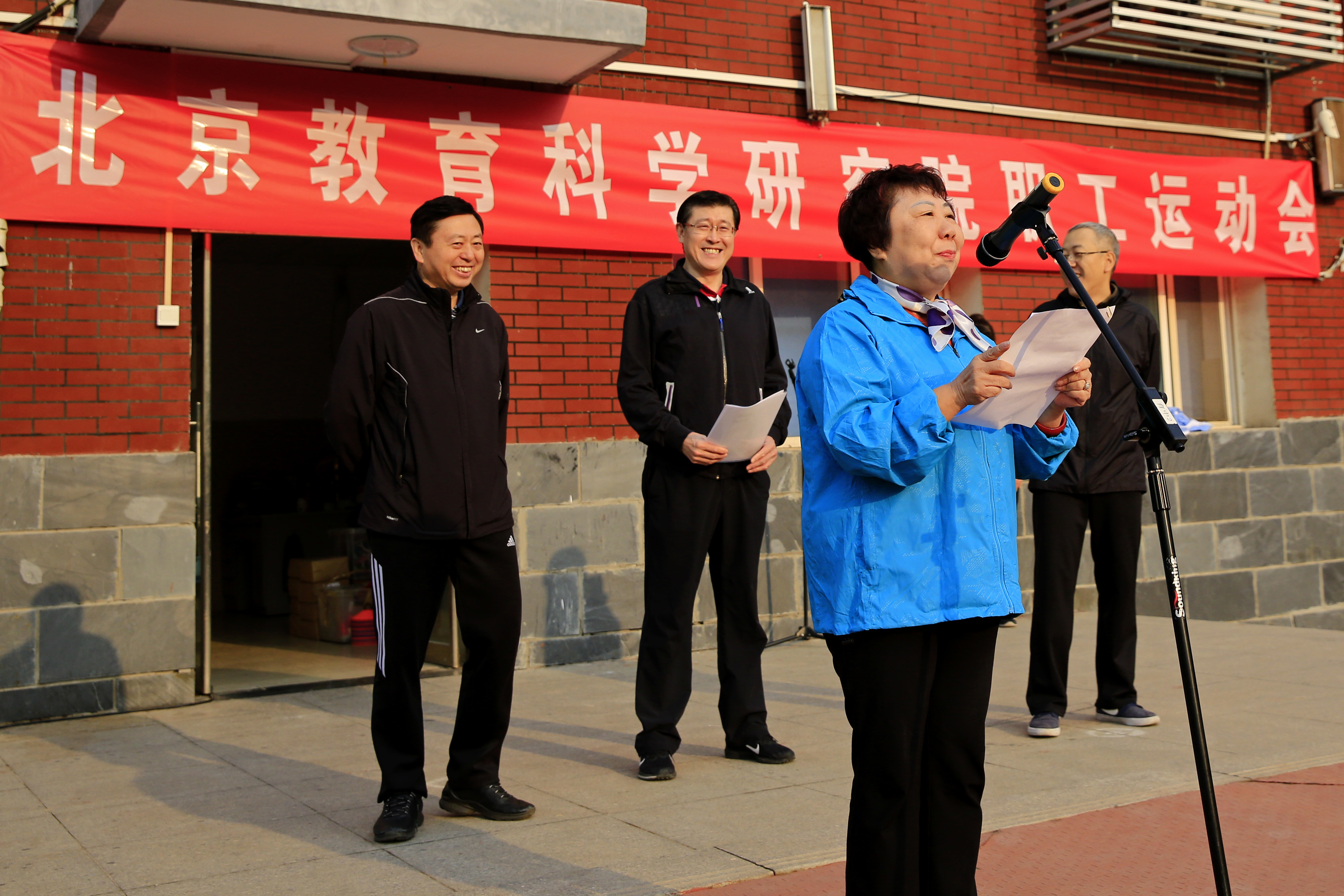 1-马谊平书记宣读志愿者名单.jpg