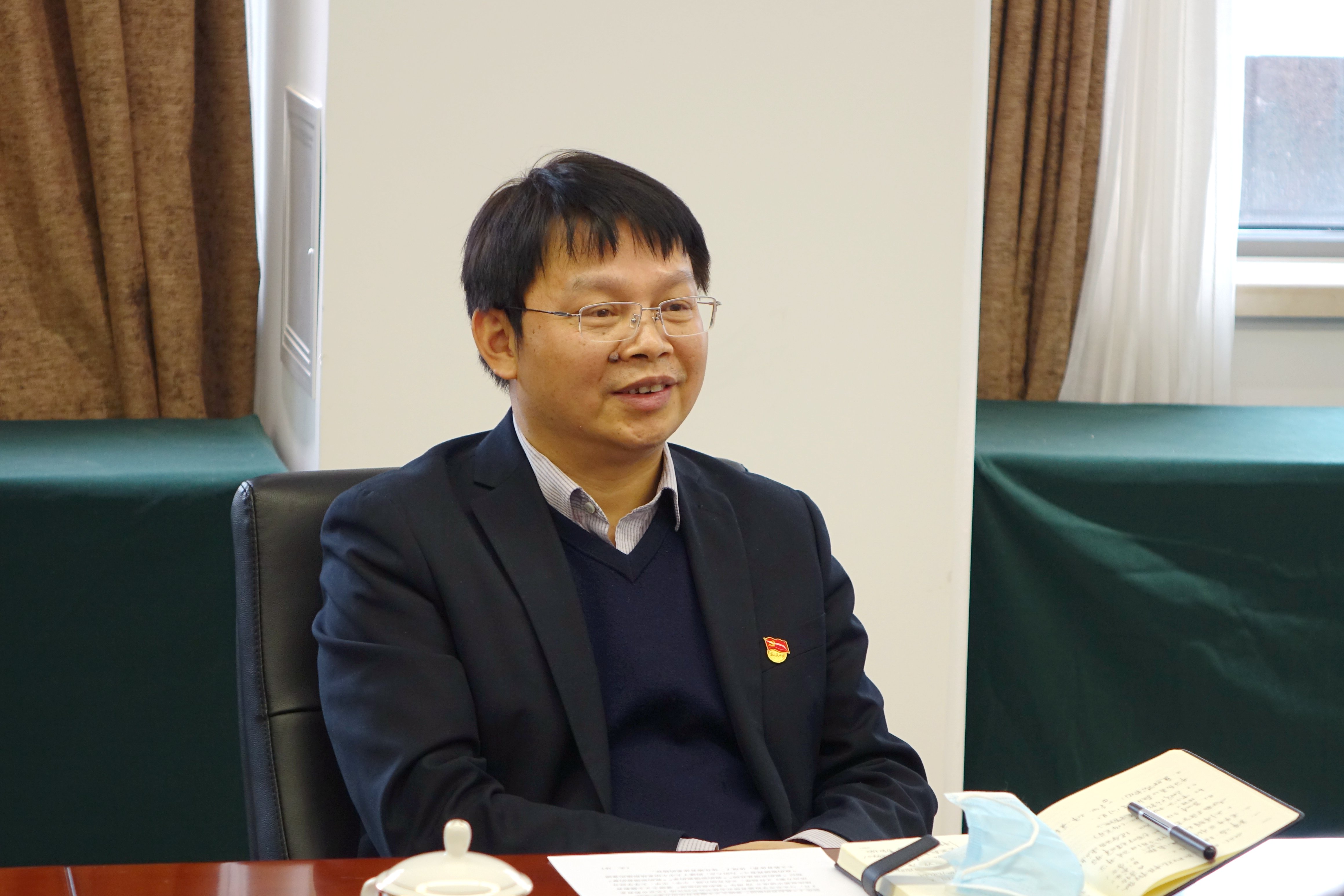 冯洪荣.jpg