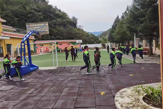 图3 学生体育运动.jpg