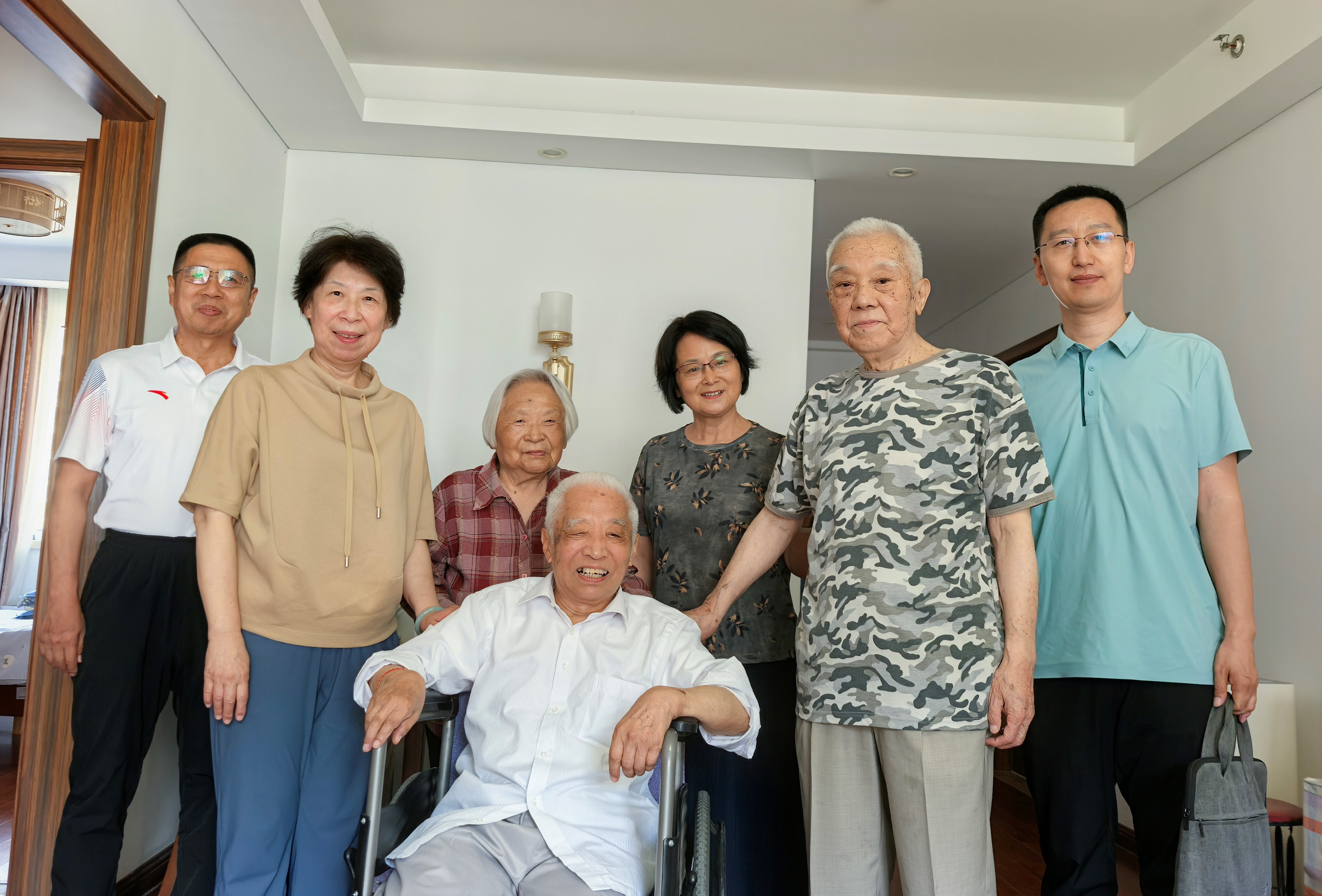 慰问老党员1.jpg