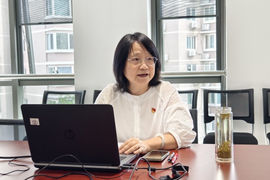 2.熊院长讲党课.jpg