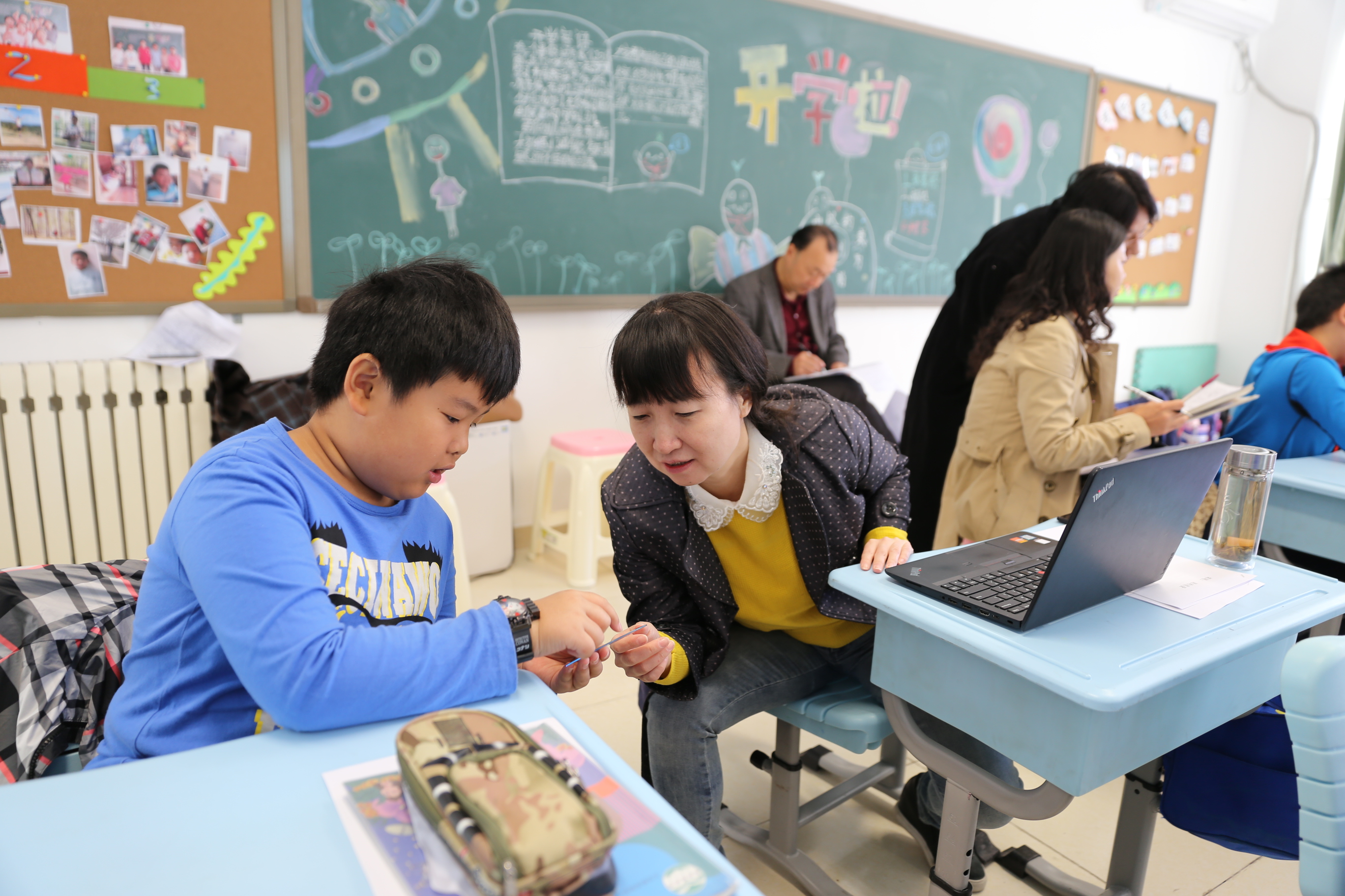 20181011 020小学数学教研员与学生互动.JPG