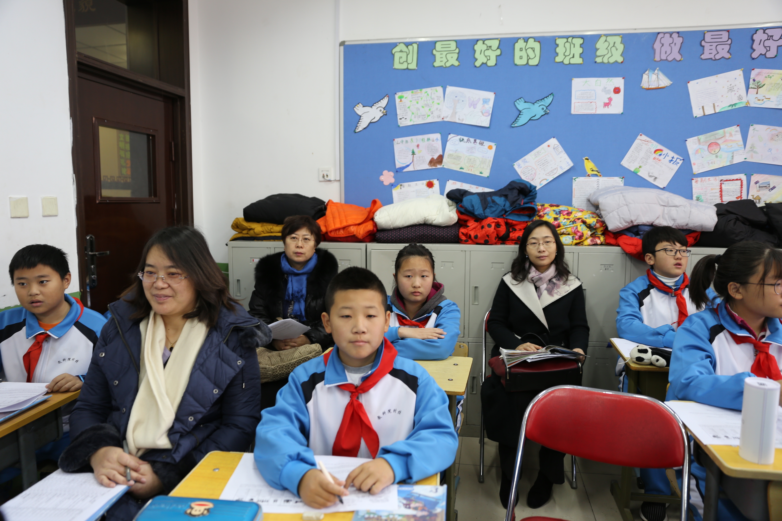 北京教育学院石景山分院周玉华院长和英语教研员.JPG