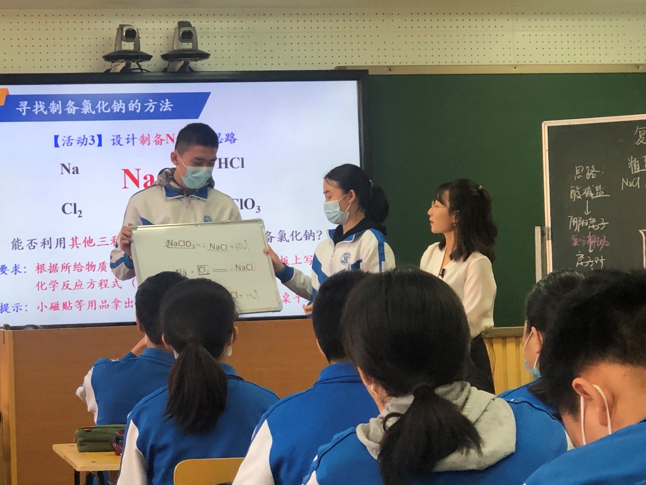 刘琦思老师授课.jpg