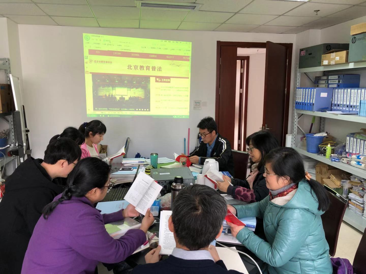 学习宪法照片.jpg